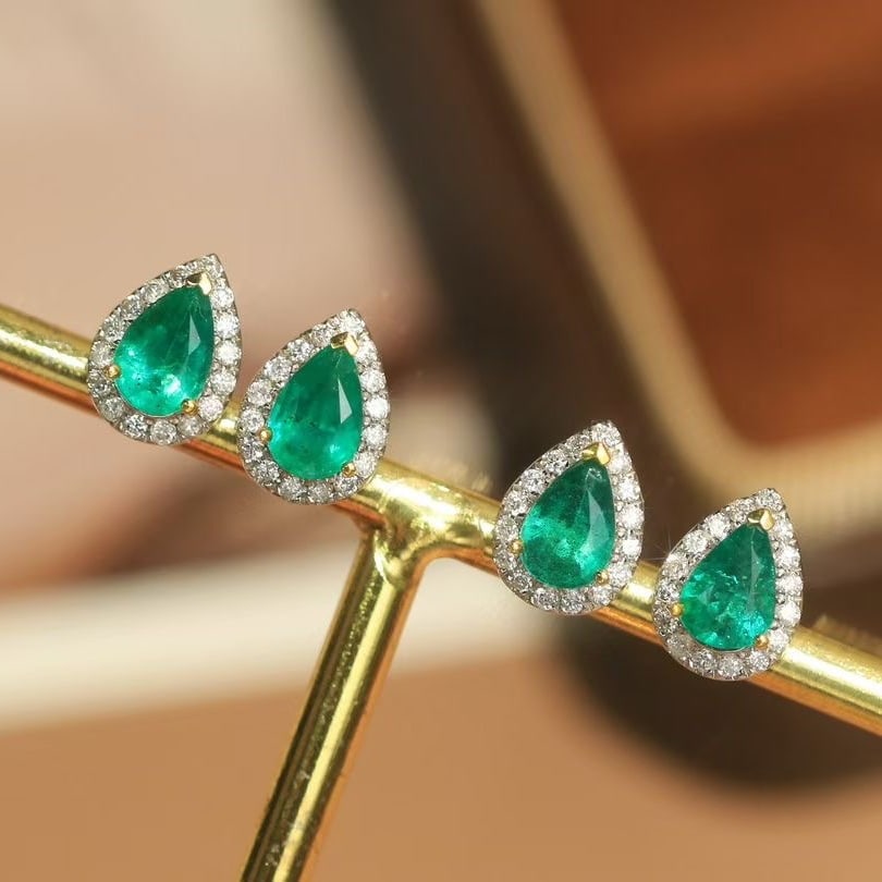 14k Gold 0.85 Ctw Natural Emerald & Diamond Earrings - 3