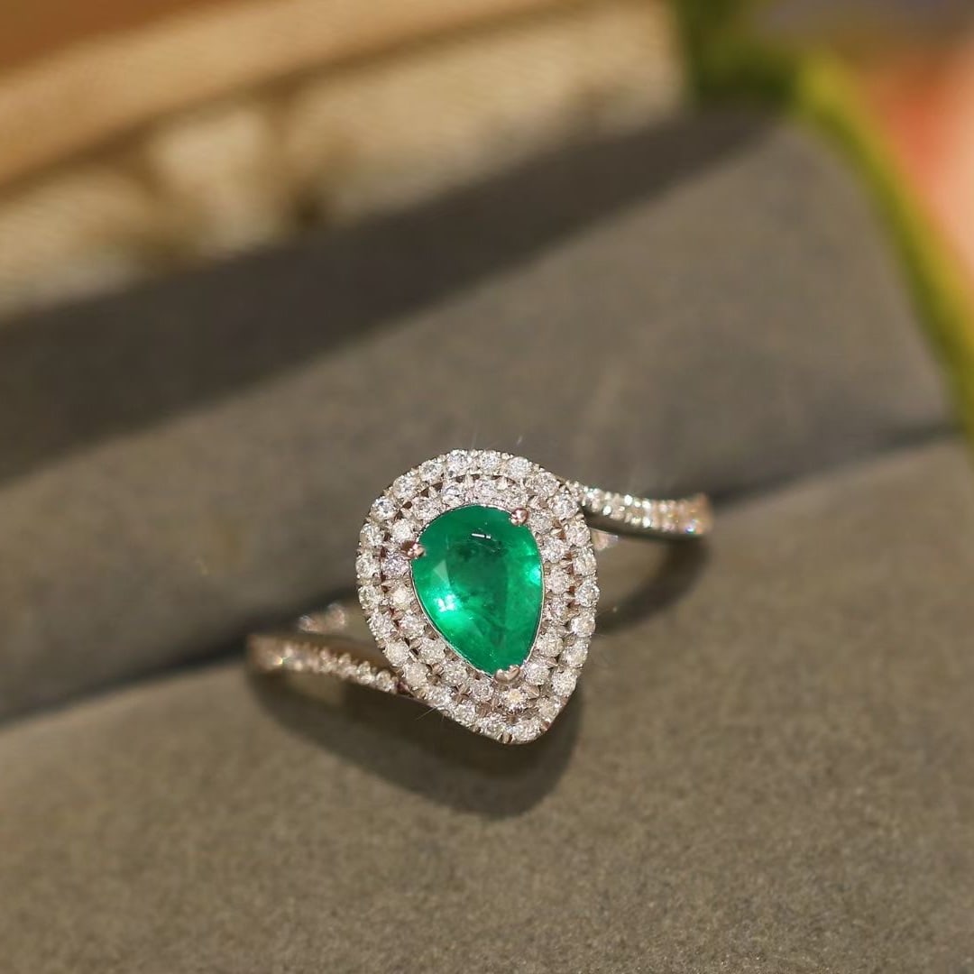 14k Gold 0.91 Ctw Natural Emerald & Diamond Ring - 2
