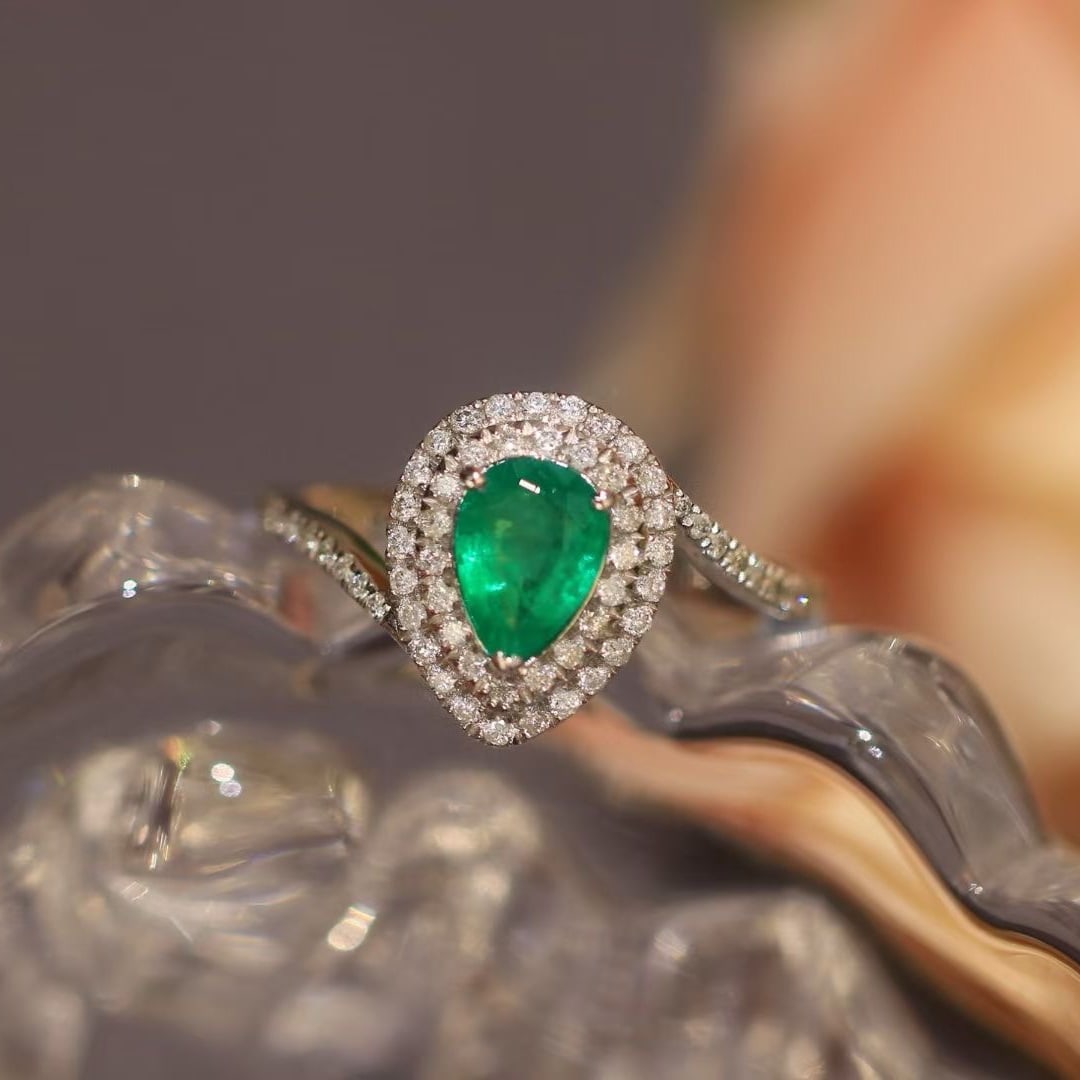 14k Gold 0.91 Ctw Natural Emerald & Diamond Ring - 6