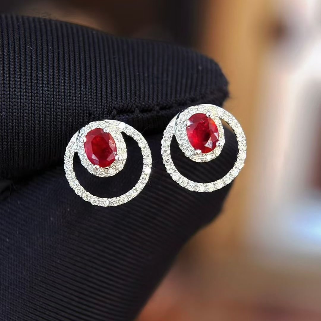 14k Gold 0.5 Ct Natural Ruby & Diamond Earrings: Ref:230995227 // gold content:14k gold // main gemstone:ruby // shape:oval // carat weight:0. 5ct // color:red // treatment:natural // // adjacent gemstone 2 : diamond // shape:round // clarity