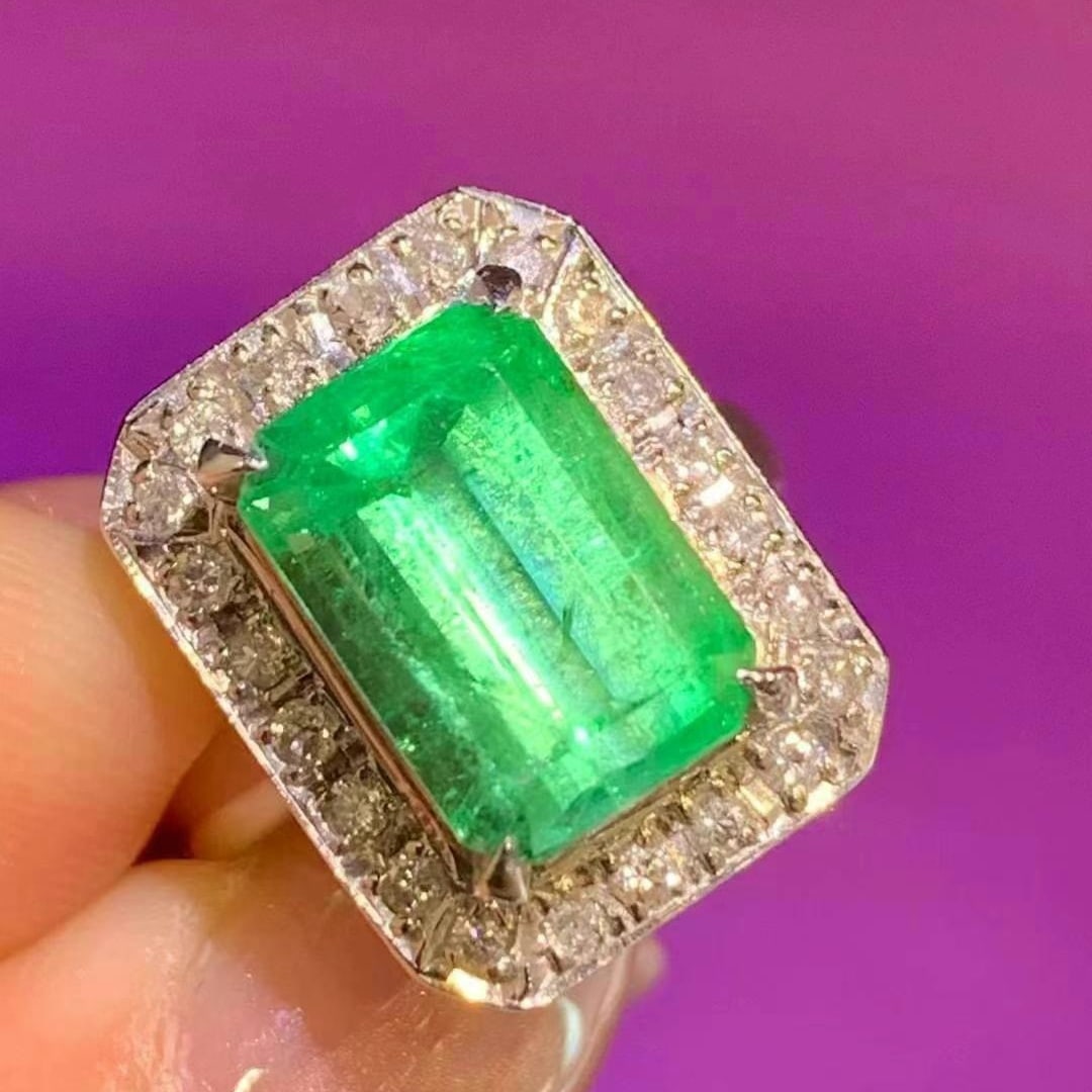 14k Gold 4.15 Ctw Natural Emerald & Diamond Ring: Ref:230995234 // gold content:14k gold // ring size:7. 25us // // main gemstone:emerald // shape:octagonal // carat weight:3. 83ct // color:green // treatment:natural // // adjacent gemstone 2 : diamo