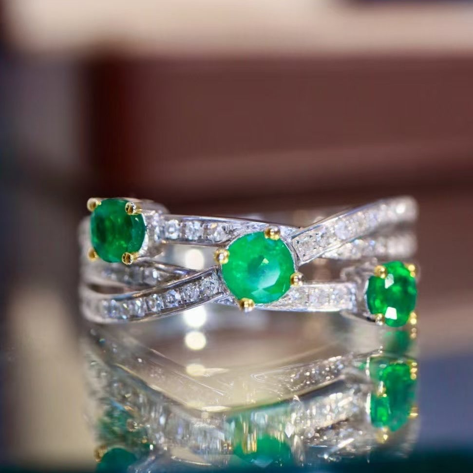 14k Gold 1.05 Ctw Natural Emerald & Diamond Ring: Ref:230995243 // gold content:14k gold // ring size:7. 25us // // main gemstone:emerald // shape:round // carat weight:0. 8ct // color:green // treatment:natural // cut grade:g // // adjacent