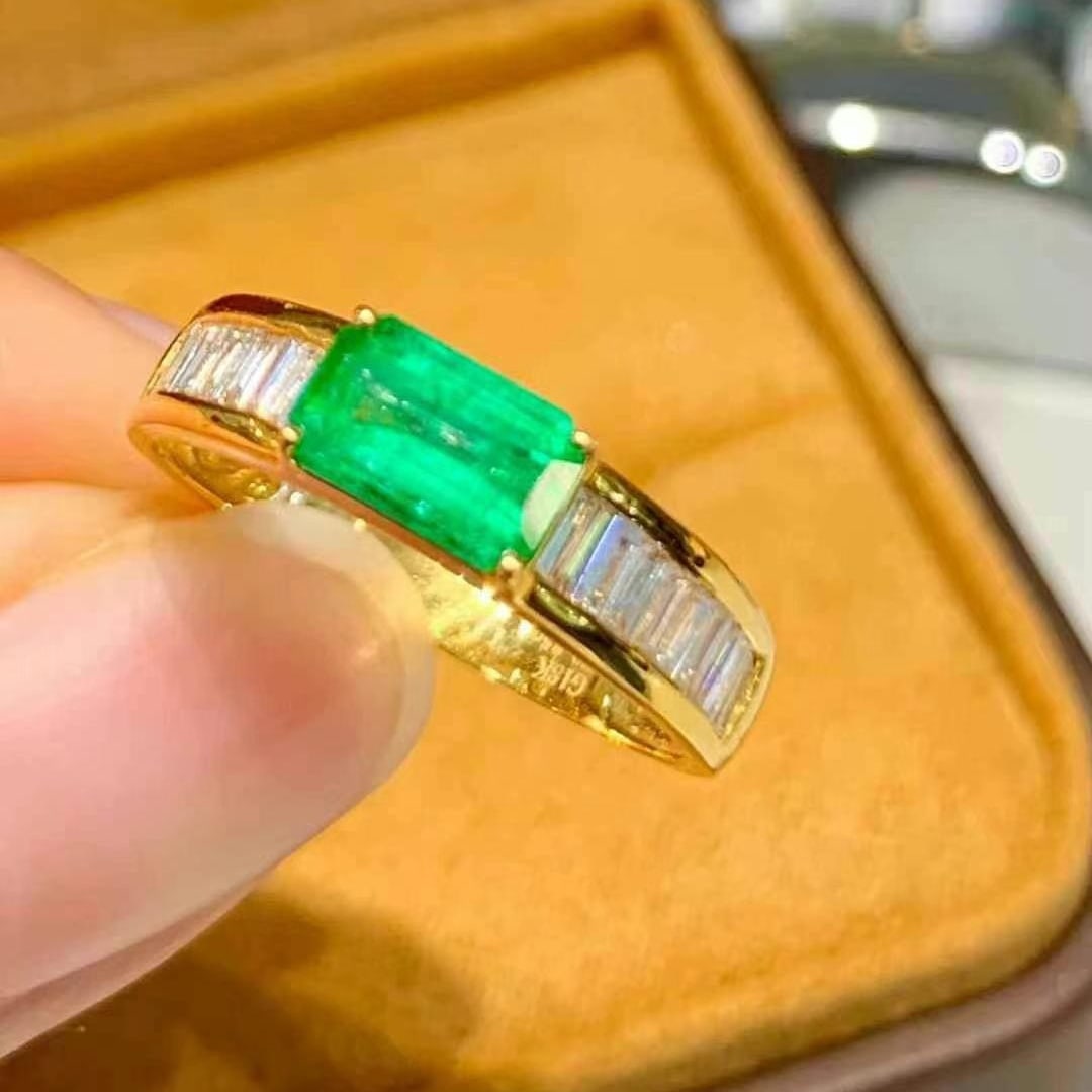 14k Gold 0.85 Ct Natural Emerald & Diamond Ring - 2