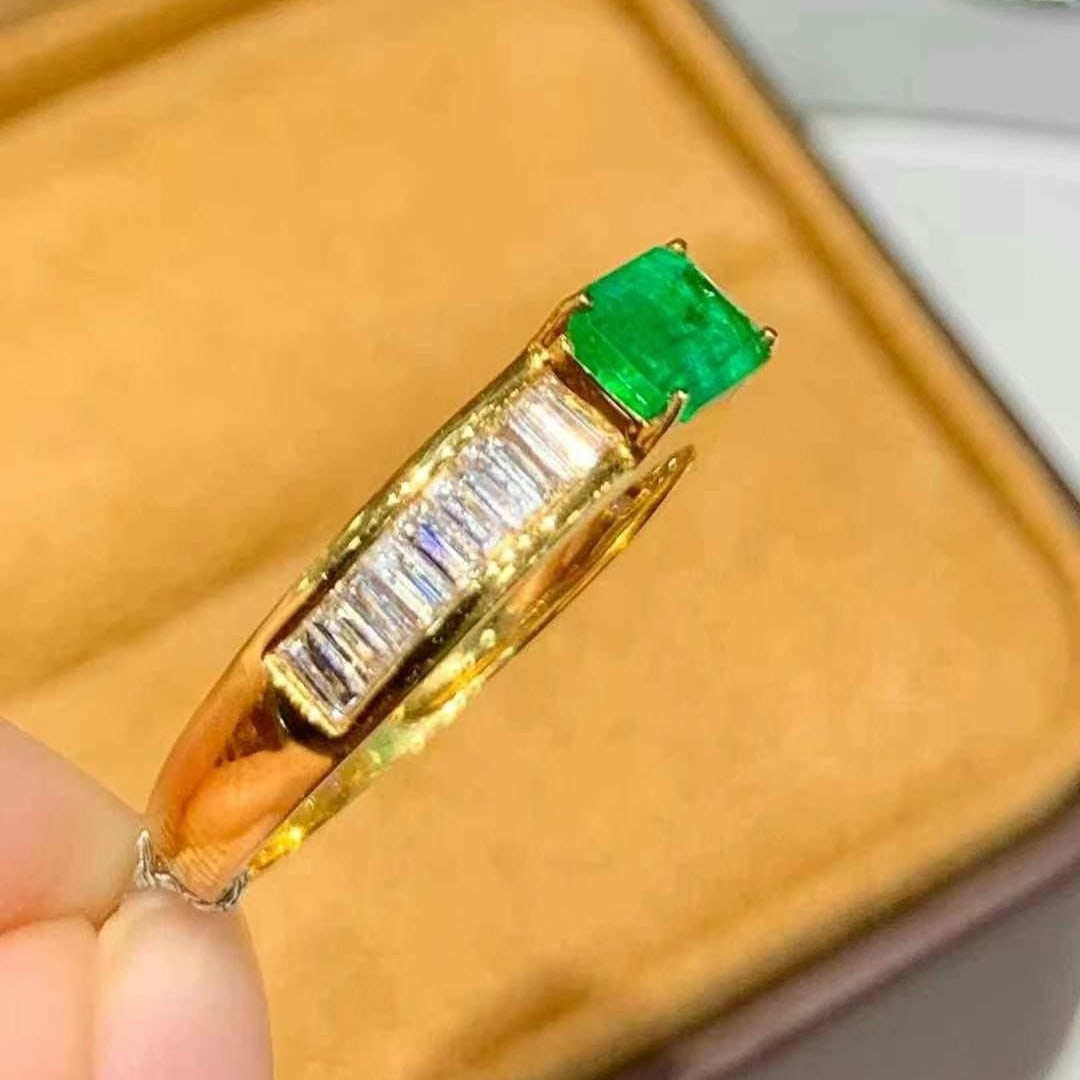 14k Gold 0.85 Ct Natural Emerald & Diamond Ring - 3