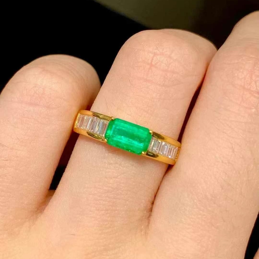 14k Gold 0.85 Ct Natural Emerald & Diamond Ring - 5