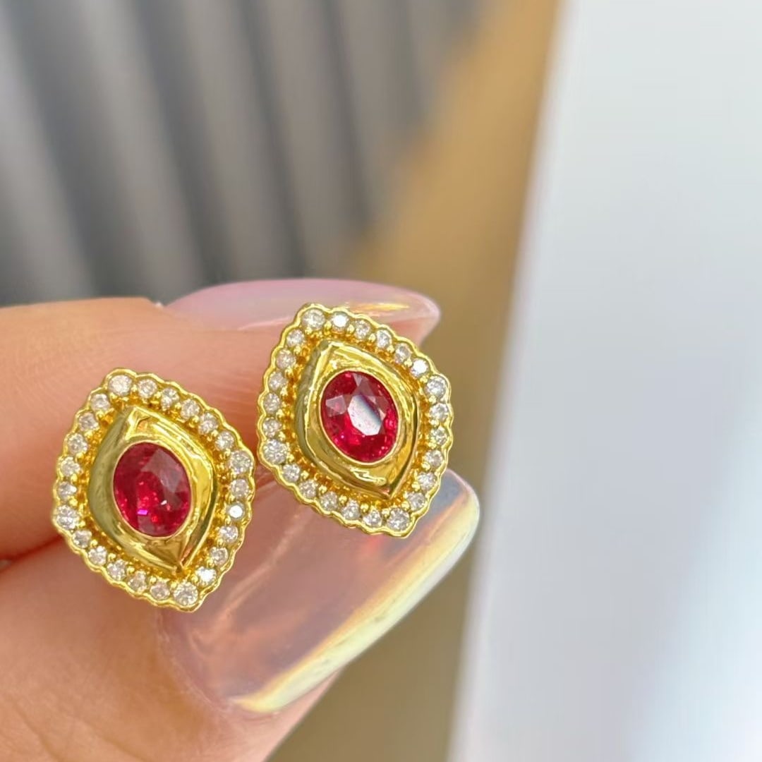 14k Gold 0.5 Ct Natural Ruby & Diamond Earrings: Ref:230995252 // gold content:14k gold // main gemstone:ruby // shape:oval // carat weight:0. 5ct // color:red // treatment:natural // // adjacent gemstone 2 : diamond // shape:round // clarity