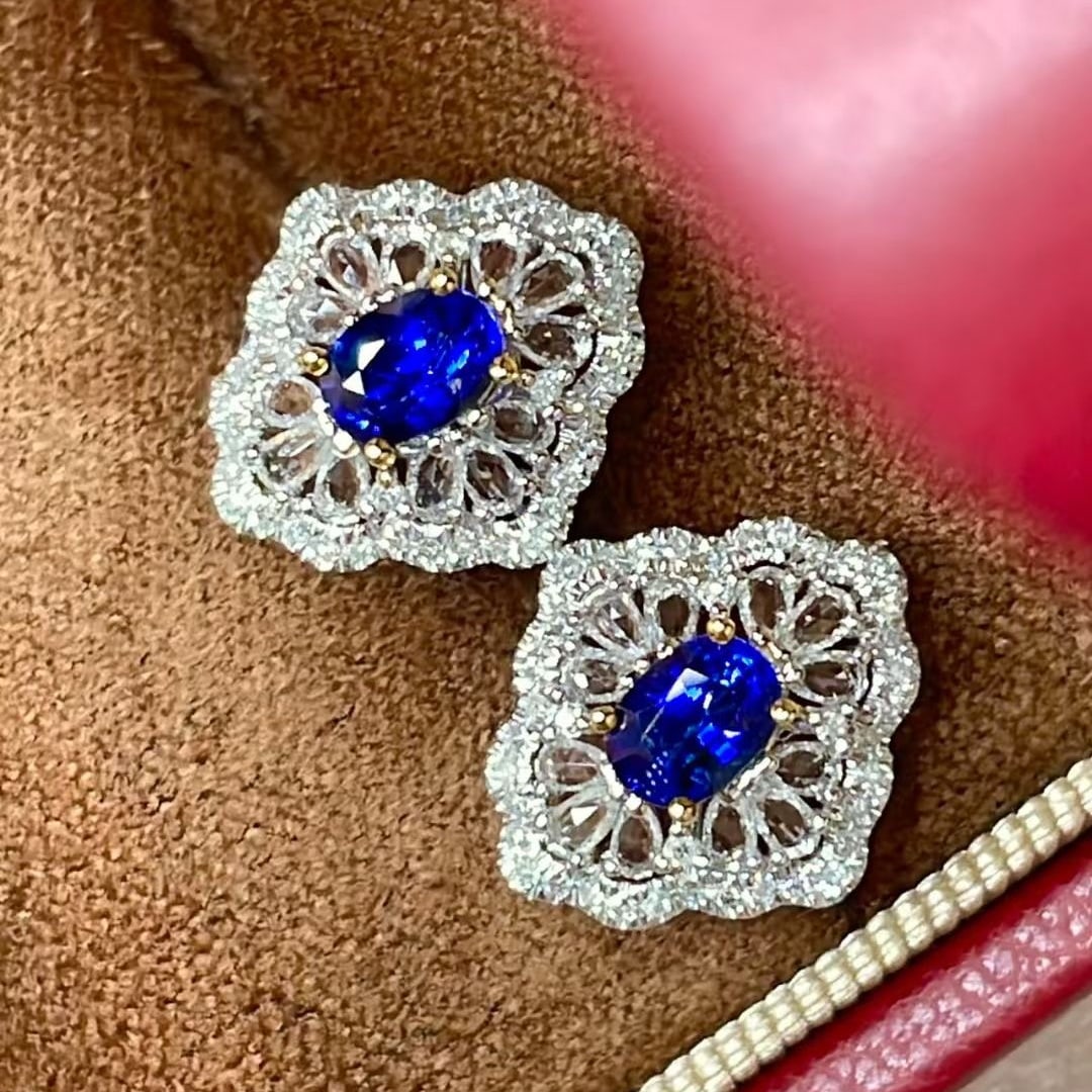 14k Gold 0.8 Ct Natural Sapphire & Diamond & Sapphire Earrings: Ref:230995259 // gold content:14k gold // main gemstone:sapphire // shape:oval // carat weight:0. 8ct // color:blue // treatment:natural // // adjacent gemstone 2 : diamond // shape:round // clarity