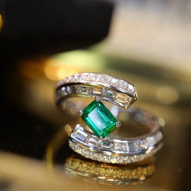 14k Gold 1.12 Ctw Vivid Green Natural Emerald & Diamond Ring - 2