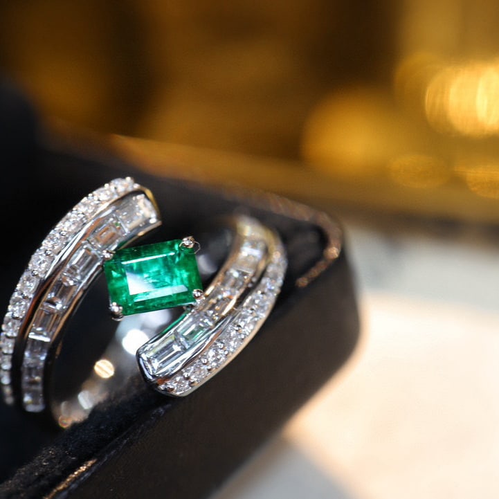 14k Gold 1.12 Ctw Vivid Green Natural Emerald & Diamond Ring - 4