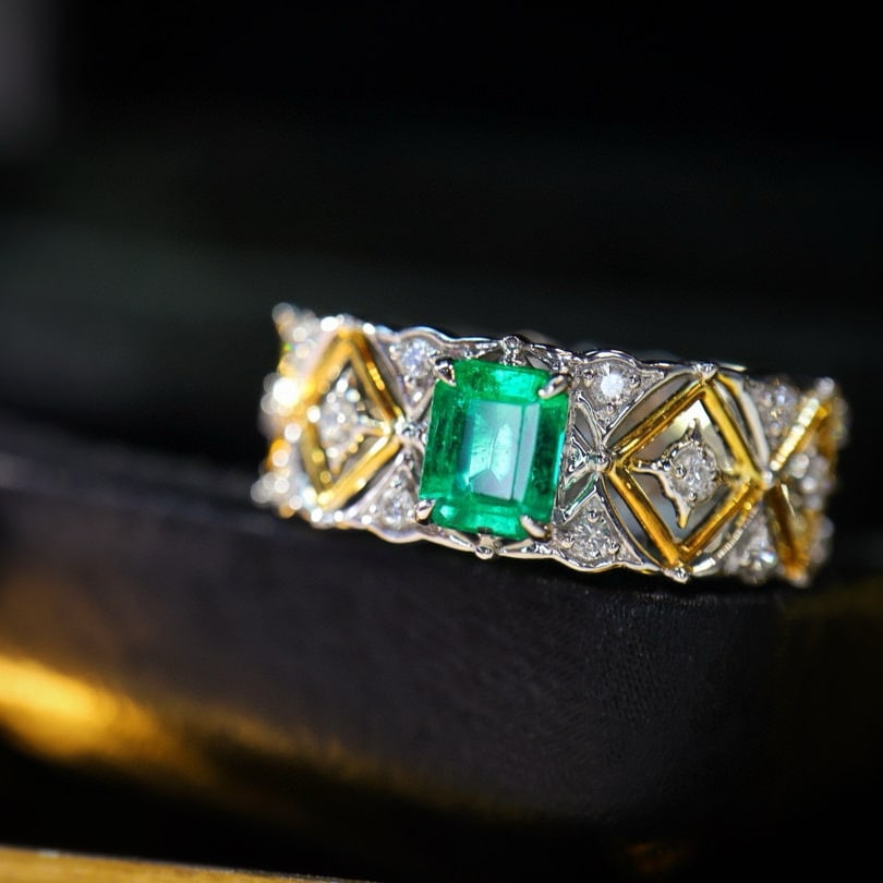14k Gold 0.82 Ctw Vivid Green Natural Emerald & Diamond Ring - 2
