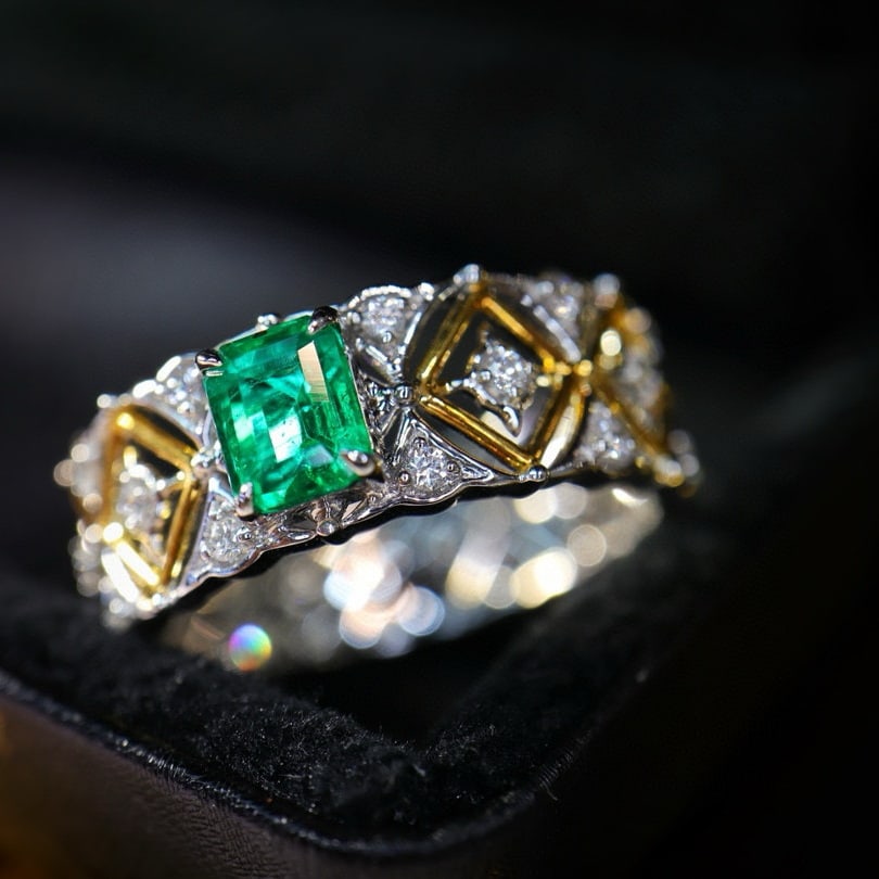 14k Gold 0.82 Ctw Vivid Green Natural Emerald & Diamond Ring - 5