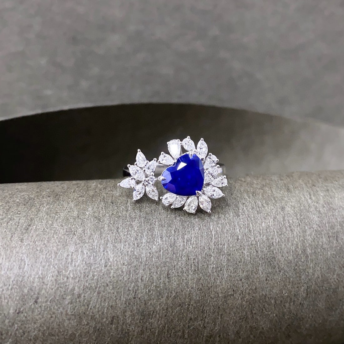 14k Gold 2.93 Ctw Natural Sapphire & Diamond Ring - 4