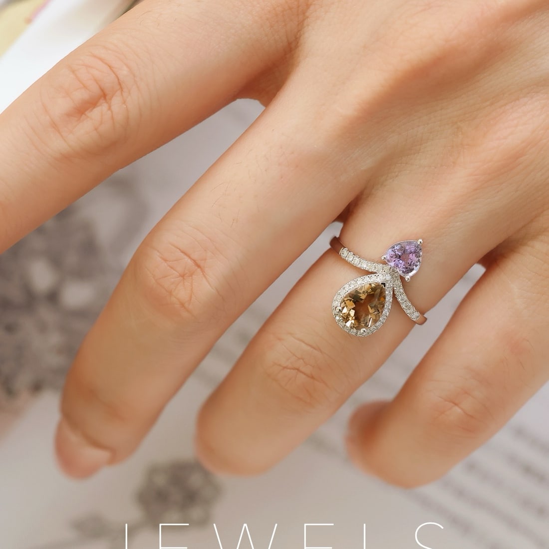 14k Gold 1.65 Ctw Natural Tourmaline & Sapphire & Toi Et Moi Ring: Ref:230996009 // gold content:14k gold // ring size:7. 25us // // main gemstone:tourmaline // shape:pear // carat weight:1ct // color:yellow // treatment:natural // // adjacent gemstone 2 : sapphire /