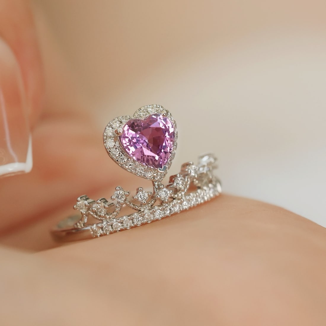 14k Gold 0.75 Ct Natural Sapphire & Diamond Ring: Ref:230996012 // gold content:14k gold // ring size:7. 25us // // main gemstone:sapphire // shape:heart // carat weight:0. 75ct // color:purple // treatment:natural // // adjacent gemstone 2 : diamond
