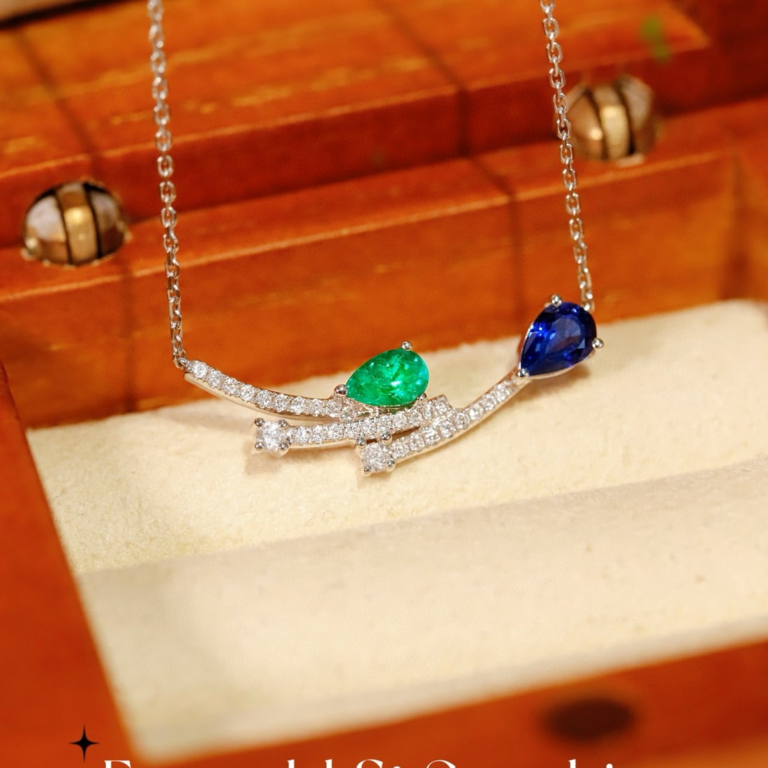 14k Gold 0.52 Ctw Natural Sapphire & Emerald & Toi Et Moi Necklace: Ref:230996016 // gold content:14k gold // main gemstone:sapphire // shape:pear // carat weight:0. 33ct // color:blue // treatment:natural // // adjacent gemstone 2 : emerald // shape:pear // carat wei