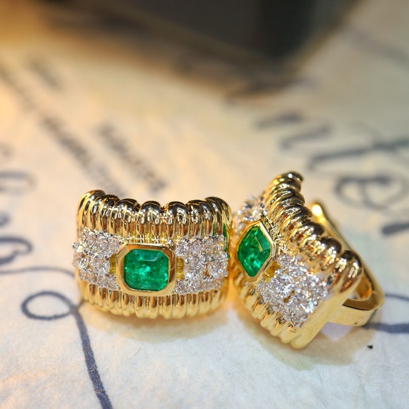 14k Gold 1.09 Ctw Vivid Green Natural Emerald & Diamond Earrings - 4