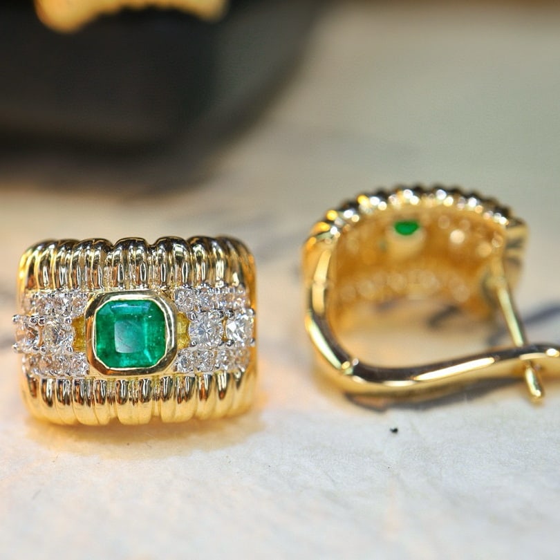 14k Gold 1.09 Ctw Vivid Green Natural Emerald & Diamond Earrings - 5
