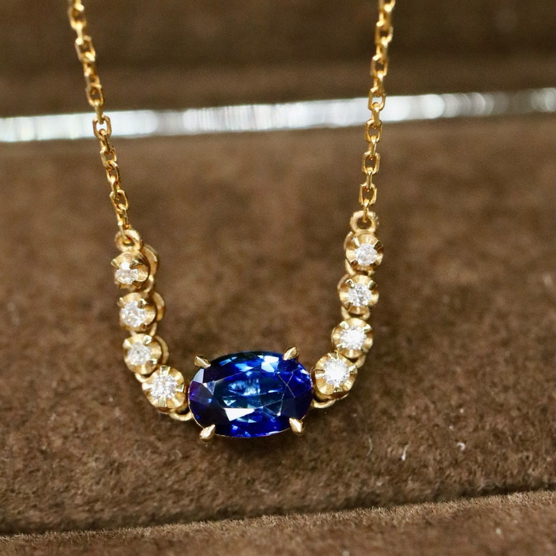 14k Gold 0.71 Ctw Natural Sapphire & Diamond Necklace: Ref:230996027 // gold content:14k gold // main gemstone:sapphire // shape:oval // carat weight:0. 65ct // color:blue // treatment:natural // // adjacent gemstone 2 : diamond // shape:round // carat