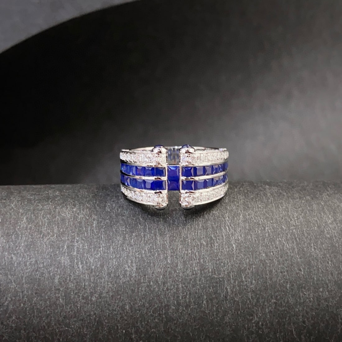 14k Gold 3.04 Ctw Natural Sapphire & Diamond Ring: Ref:230996042 // gold content:14k gold // ring size:7. 25us // // main gemstone:sapphire // shape:princess // carat weight:2. 26ct // color:blue // treatment:natural // // adjacent gemstone 2 : diamon