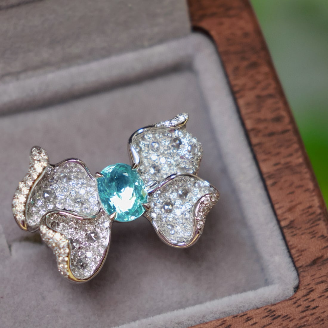 14k Gold 3.09 Ctw Natural Paraiba Tourmaline & Diamond Ring: Ref:230996047 // gold content:14k gold // ring size:7. 25us // // main gemstone:paraiba tourmaline // shape:oval // carat weight:1. 95ct // color:neon blue // treatment:natural // // adjacent