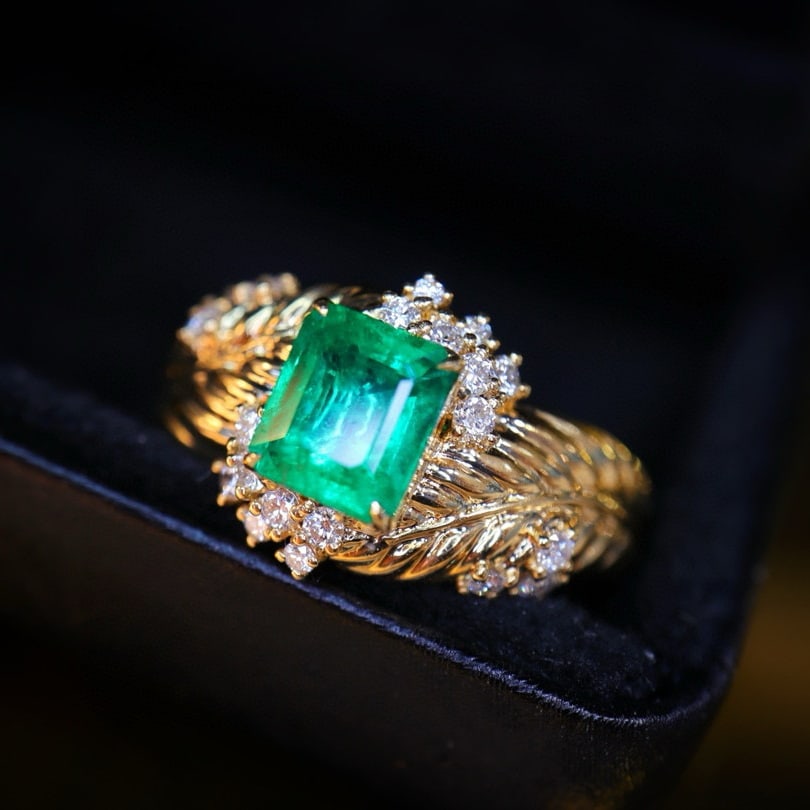 14k Gold 1.21 Ctw Vivid Green Natural Emerald & Diamond Ring: Ref:230996049 // gold content:14k gold // ring size:7. 25us // // main gemstone:emerald // shape:octagonal // carat weight:0. 95ct // color:vivid green // treatment:natural // // adjacent gemstone 2 :
