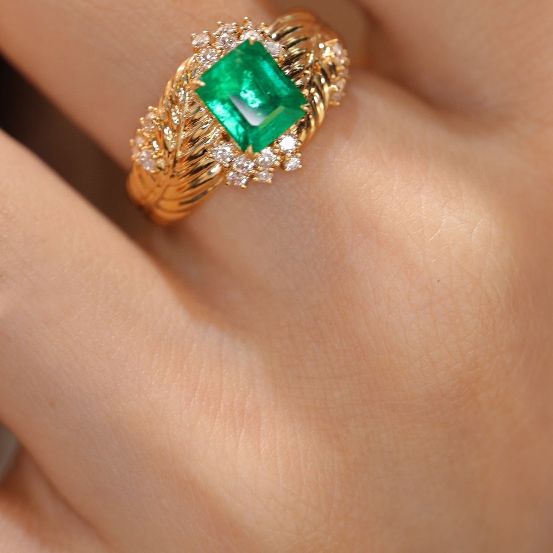 14k Gold 1.21 Ctw Vivid Green Natural Emerald & Diamond Ring - 3