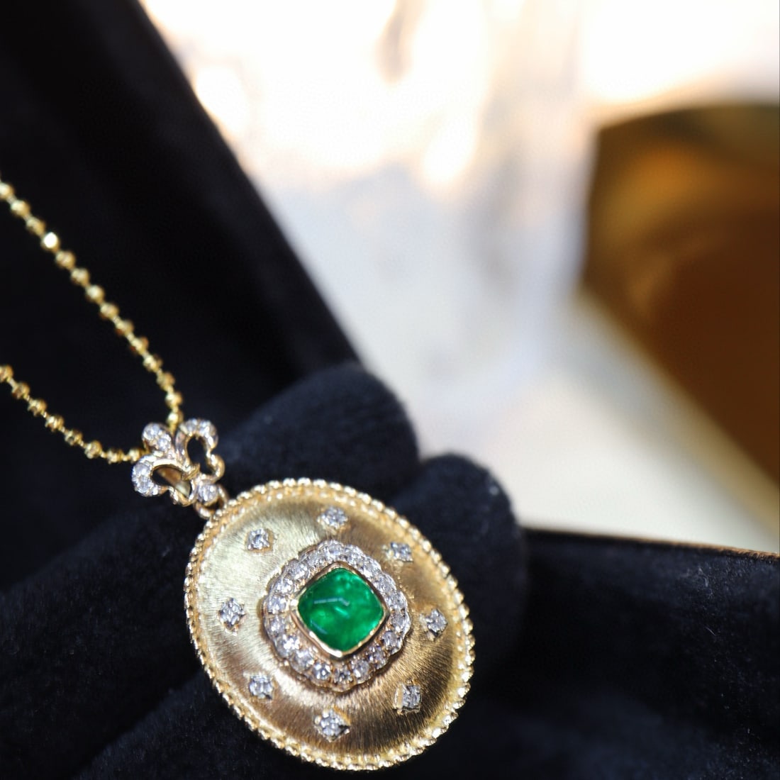 14k Gold 0.4 Ct Vivid Green Natural Emerald & Diamond Pendant( Without Chain ): Ref:230996050 // gold content:14k gold // main gemstone:emerald // shape:suger-loaf // carat weight:0. 4ct // color:vivid green // treatment:natural // // adjacent gemstone 2 : diamond // shape:round