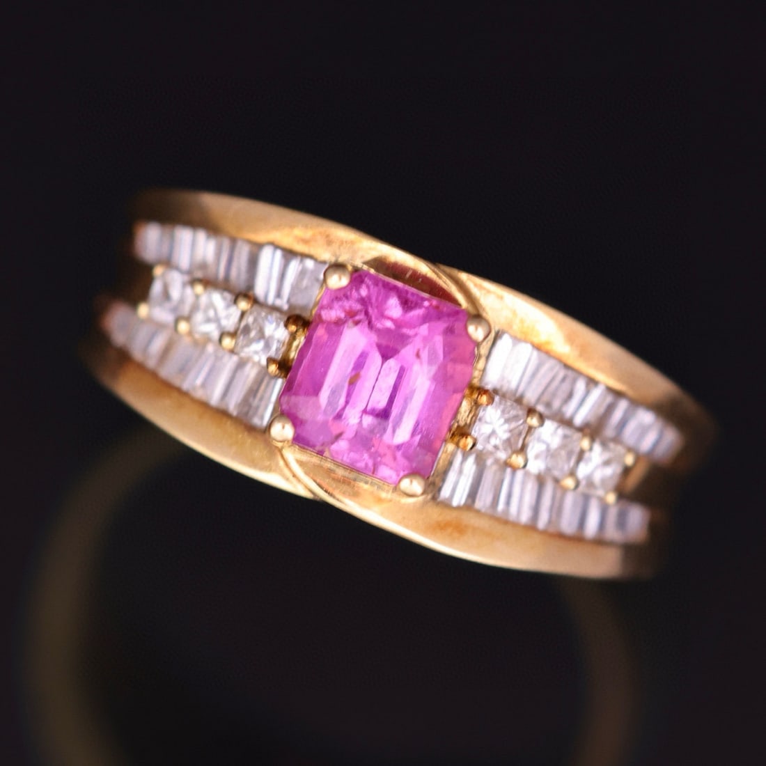 14k Gold 1.67 Ctw Natural Padparadscha Sapphire & Diamond Ring: Ref:230996061 // gold content:14k gold // ring size:7. 25us // // main gemstone:padparadscha sapphire // shape:octagonal // carat weight:1. 04ct // color:orangish pink // treatment:natural // //