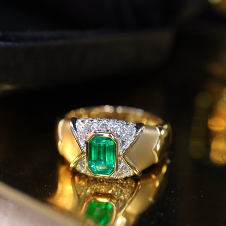 14k Gold 0.85 Ctw Vivid Green Natural Emerald & Diamond Ring: Ref:230996065 // gold content:14k gold // ring size:7. 25us // // main gemstone:emerald // shape:octagonal // carat weight:0. 52ct // color:vivid green // treatment:natural // // adjacent gemstone 2 :