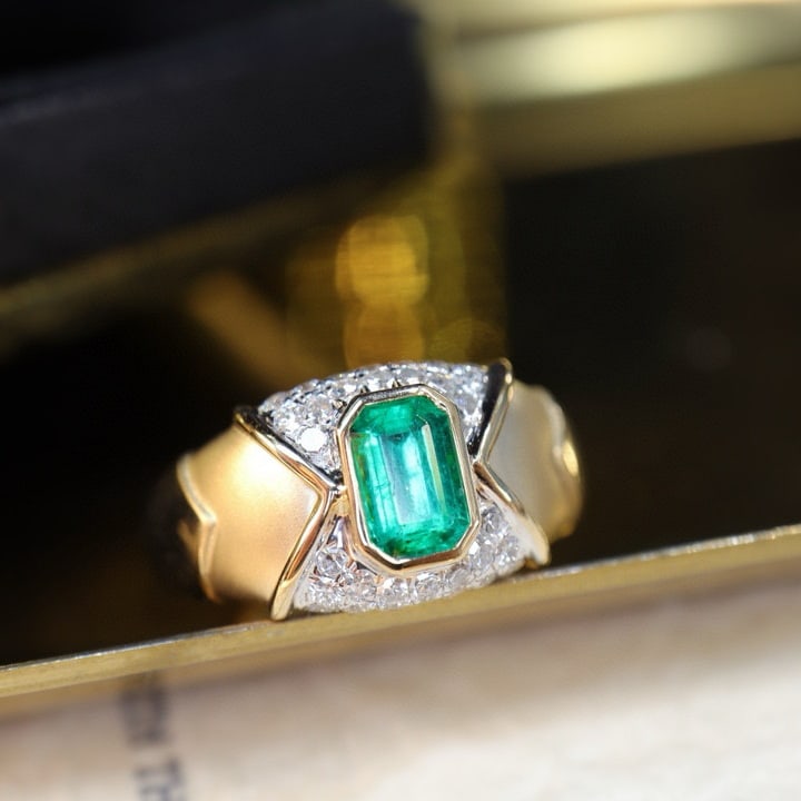 14k Gold 0.85 Ctw Vivid Green Natural Emerald & Diamond Ring - 4