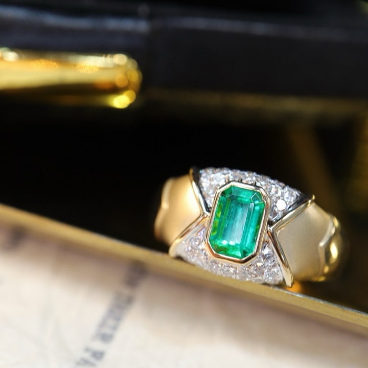 14k Gold 0.85 Ctw Vivid Green Natural Emerald & Diamond Ring - 5