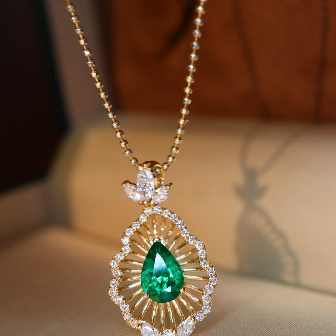 14k Gold 0.93 Ctw Vivid Green Natural Emerald & Diamond Pendant( Without Chain ): Ref:230996066 // gold content:14k gold // main gemstone:emerald // shape:pear // carat weight:0. 56ct // color:vivid green // treatment:natural // // adjacent gemstone 2 : diamond // shape:multiply //