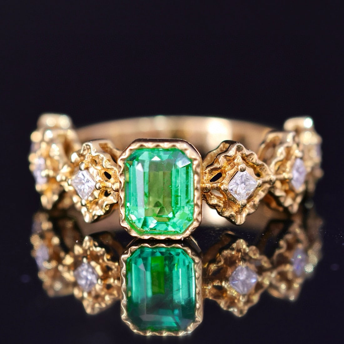 14k Gold 1.15 Ctw Natural Emerald & Diamond Ring: Ref:230996067 // gold content:14k gold // ring size:7. 25us // // main gemstone:emerald // shape:octagonal // carat weight:0. 9ct // color:green // treatment:natural // // adjacent gemstone 2 : diamon