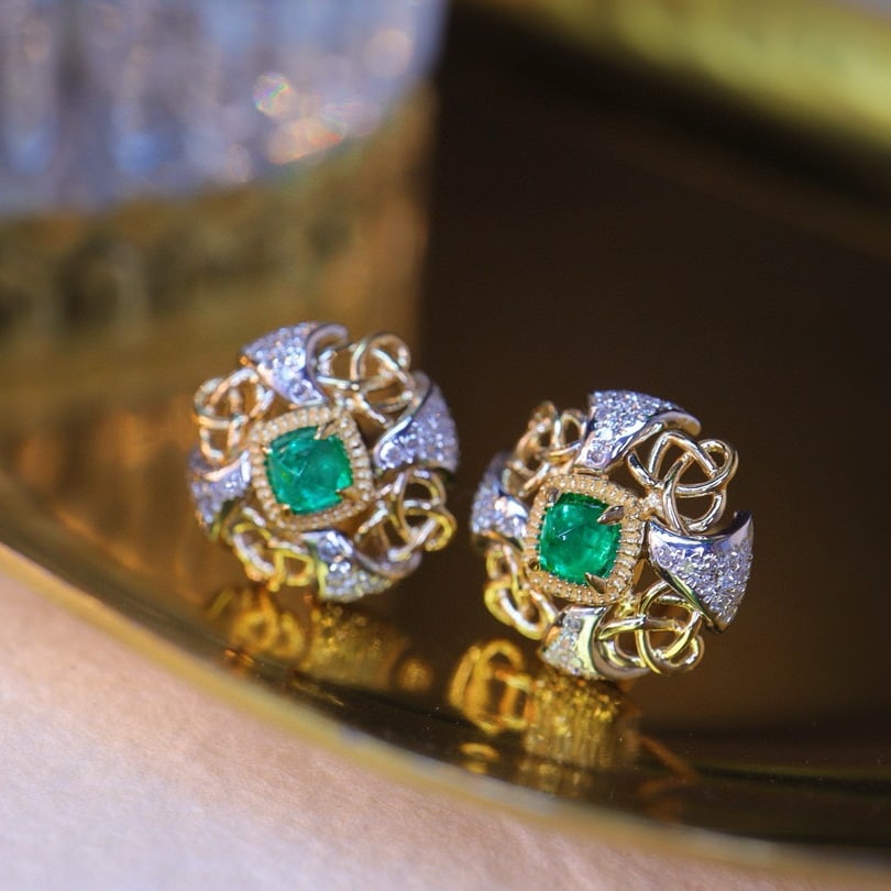 14k Gold 0.3 Ct Vivid Green Natural Emerald & Diamond Earrings - 3