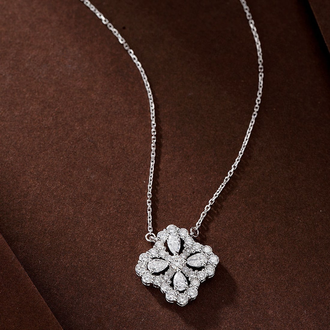 14k Gold 0.88 Ctw Natural H Diamond Necklace: Ref:230996076 // gold content:14k gold // main gemstone:diamond // shape:pear // carat weight:0. 27ct // clarity grade:vs-si // color:h // treatment:natural // // adjacent gemstone 2 : diamond //