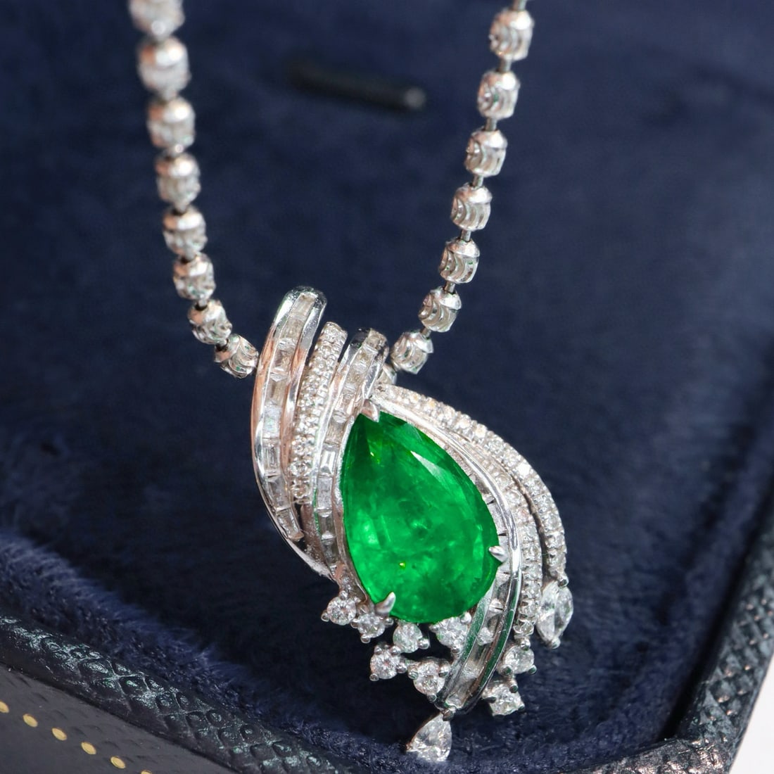 14k Gold 1.45 Ctw Vivid Green Natural Emerald & Diamond Pendant( Without Chain ) - 3