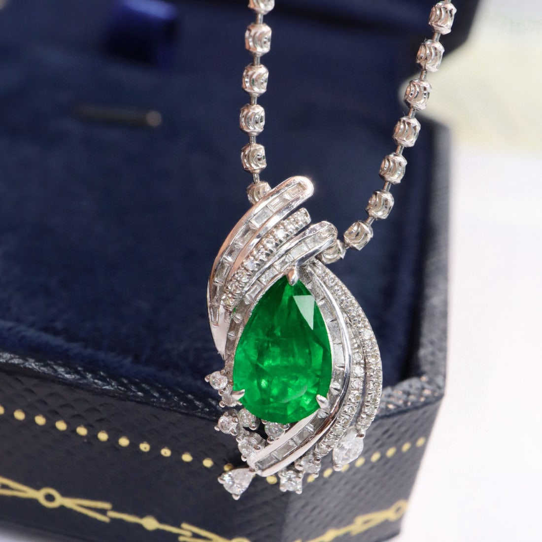 14k Gold 1.45 Ctw Vivid Green Natural Emerald & Diamond Pendant( Without Chain ) - 4