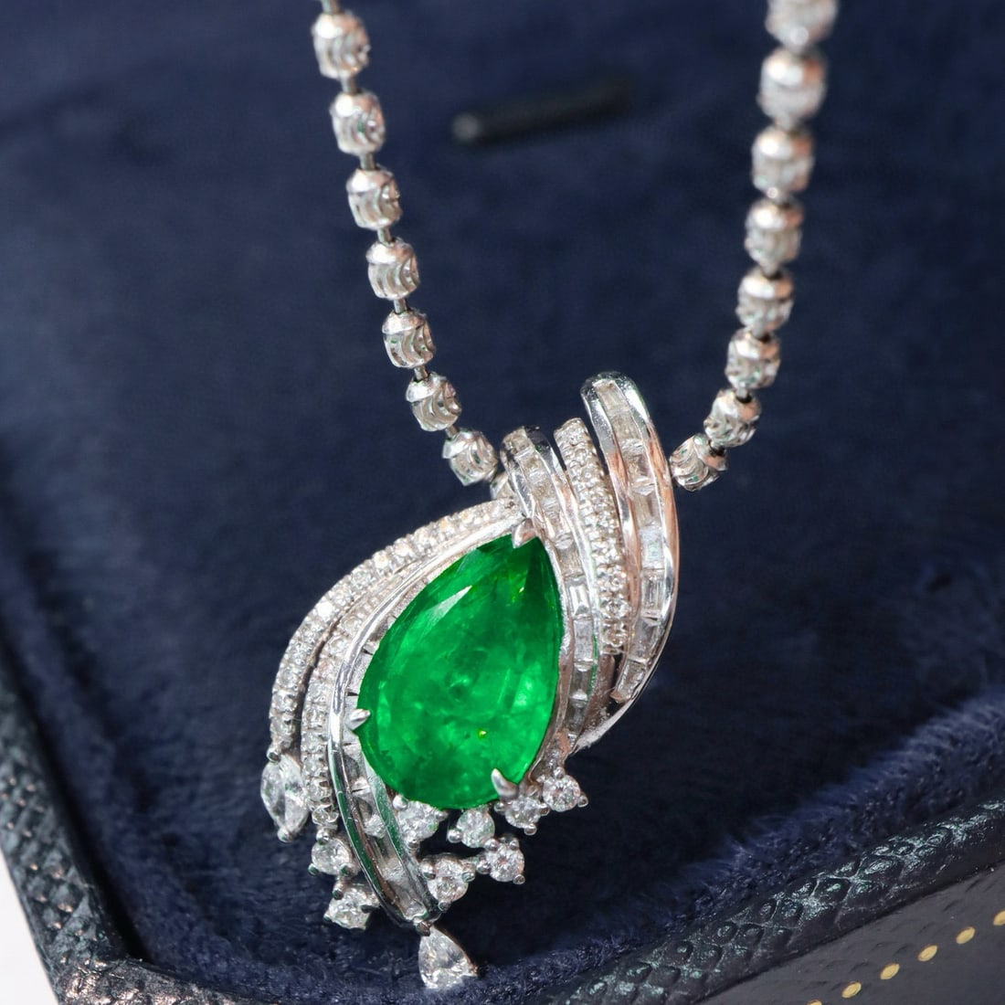 14k Gold 1.45 Ctw Vivid Green Natural Emerald & Diamond Pendant( Without Chain ) - 5