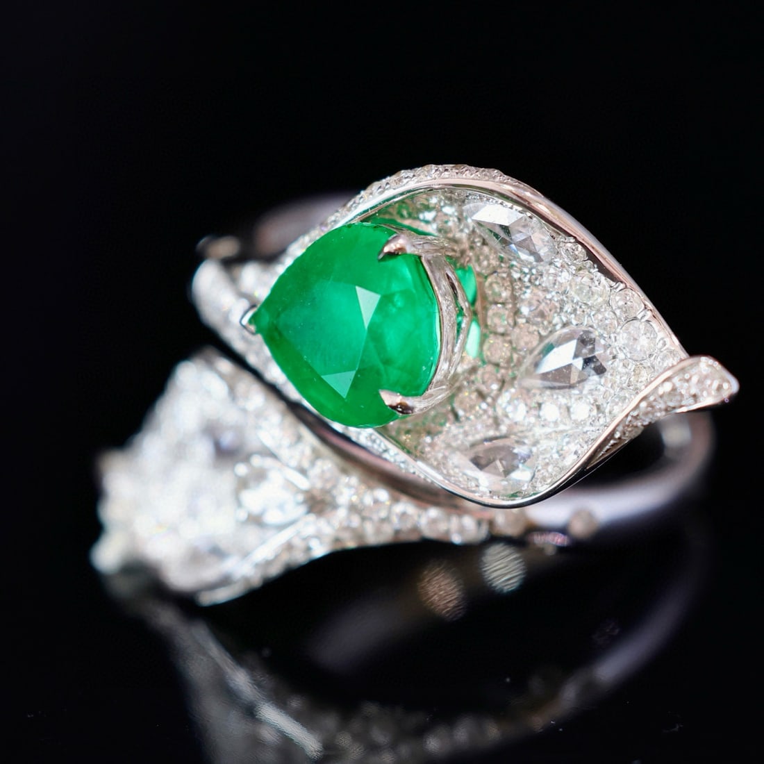 14k Gold 2.96 Ctw Vivid Green Natural Emerald & Diamond Ring - 3