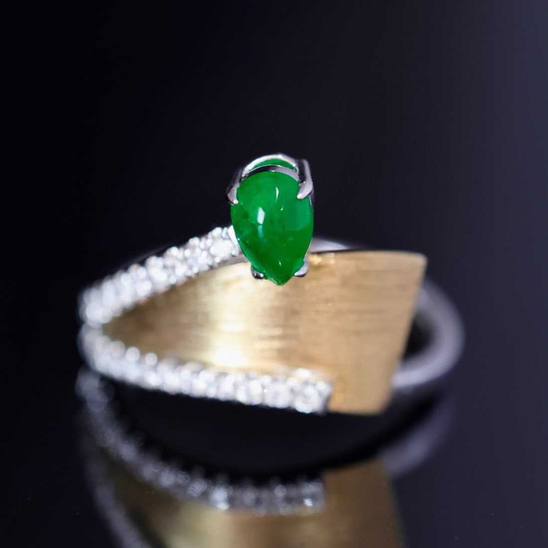 14k Gold 0.69 Ctw Vivid Green Natural Emerald & Diamond Ring - 2