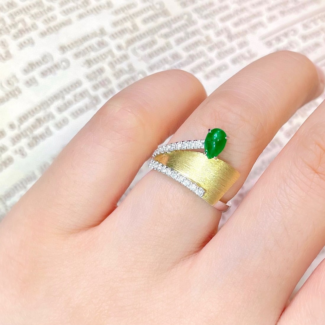 14k Gold 0.69 Ctw Vivid Green Natural Emerald & Diamond Ring - 5