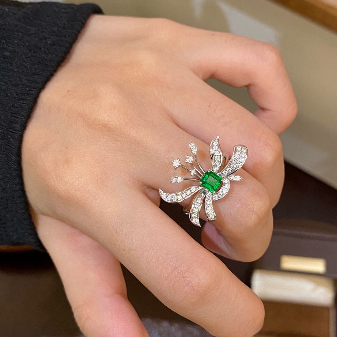 14k Gold 0.92 Ctw Vivid Green Natural Emerald & Diamond Ring - 5