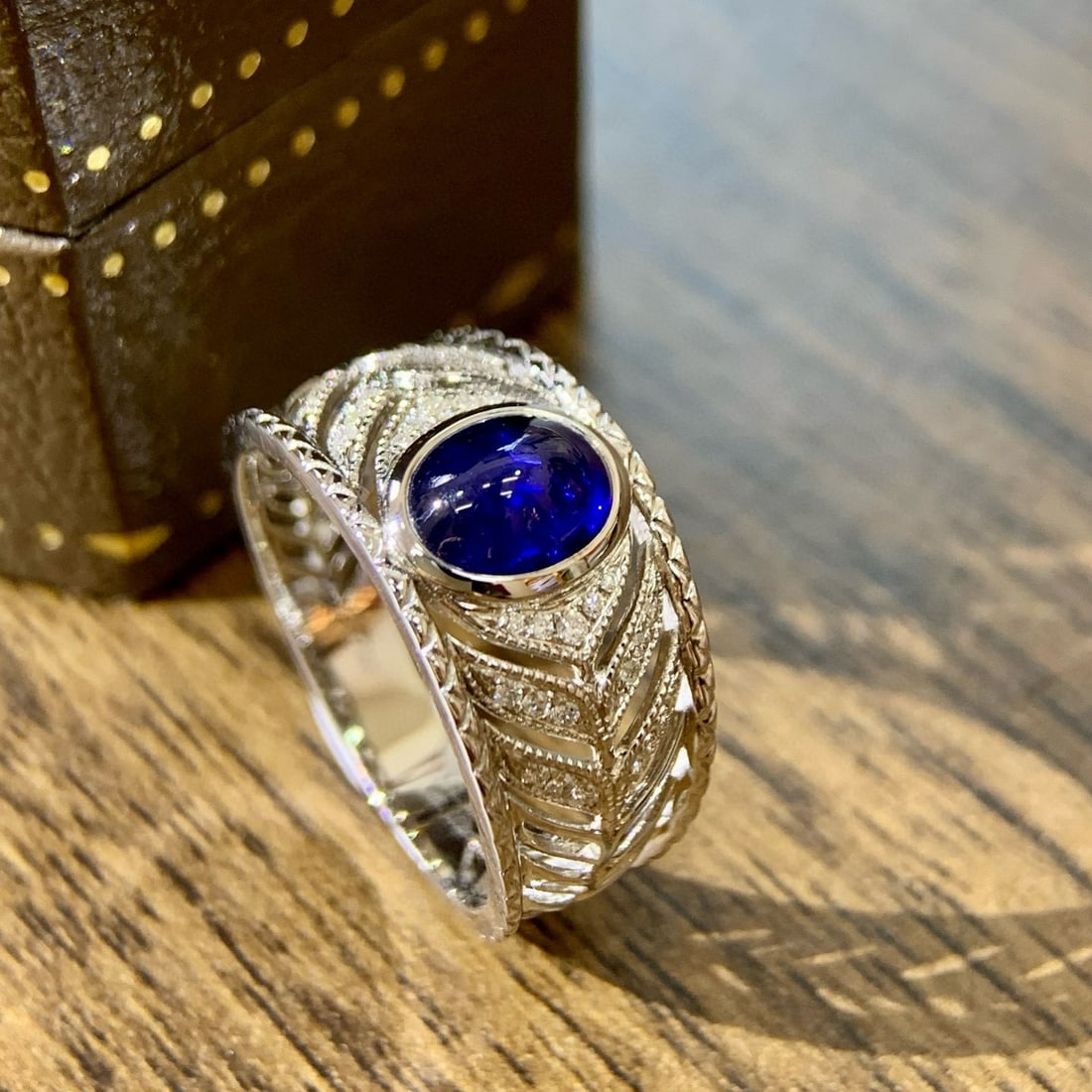 14k Gold 1.41 Ctw Natural Sapphire & Diamond Ring: Ref:230996101 // gold content:14k gold // ring size:7. 25us // // main gemstone:sapphire // shape:oval // carat weight:1. 30ct // color:blue // treatment:natural // // adjacent gemstone 2 : diamond