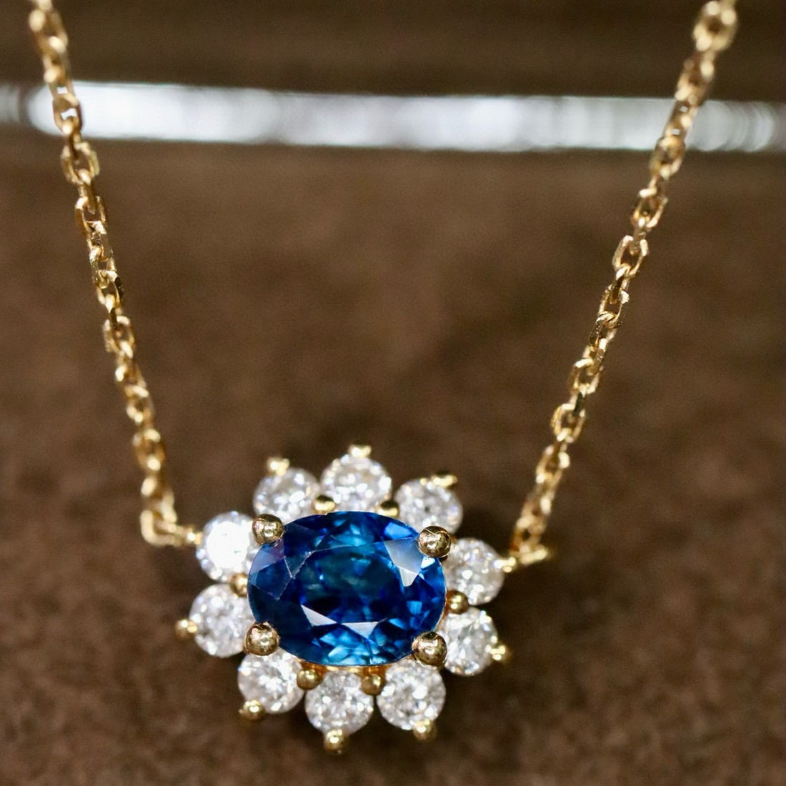 14k Gold 0.75 Ctw Natural Sapphire & Diamond Necklace: Ref:230996104 // gold content:14k gold // main gemstone:sapphire // shape:oval // carat weight:0. 55ct // color:blue // treatment:natural // // adjacent gemstone 2 : diamond // shape:round // carat