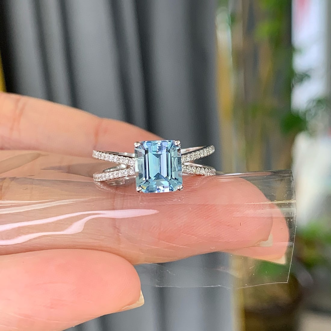 14k Gold 1.93 Ctw Natural Aquamarine & Diamond Ring: Ref:230996106 // gold content:14k gold // ring size:7. 25us // // main gemstone:aquamarine // shape:octagonal // carat weight:1. 74ct // color:santa maria color // treatment:natural // // adjacent