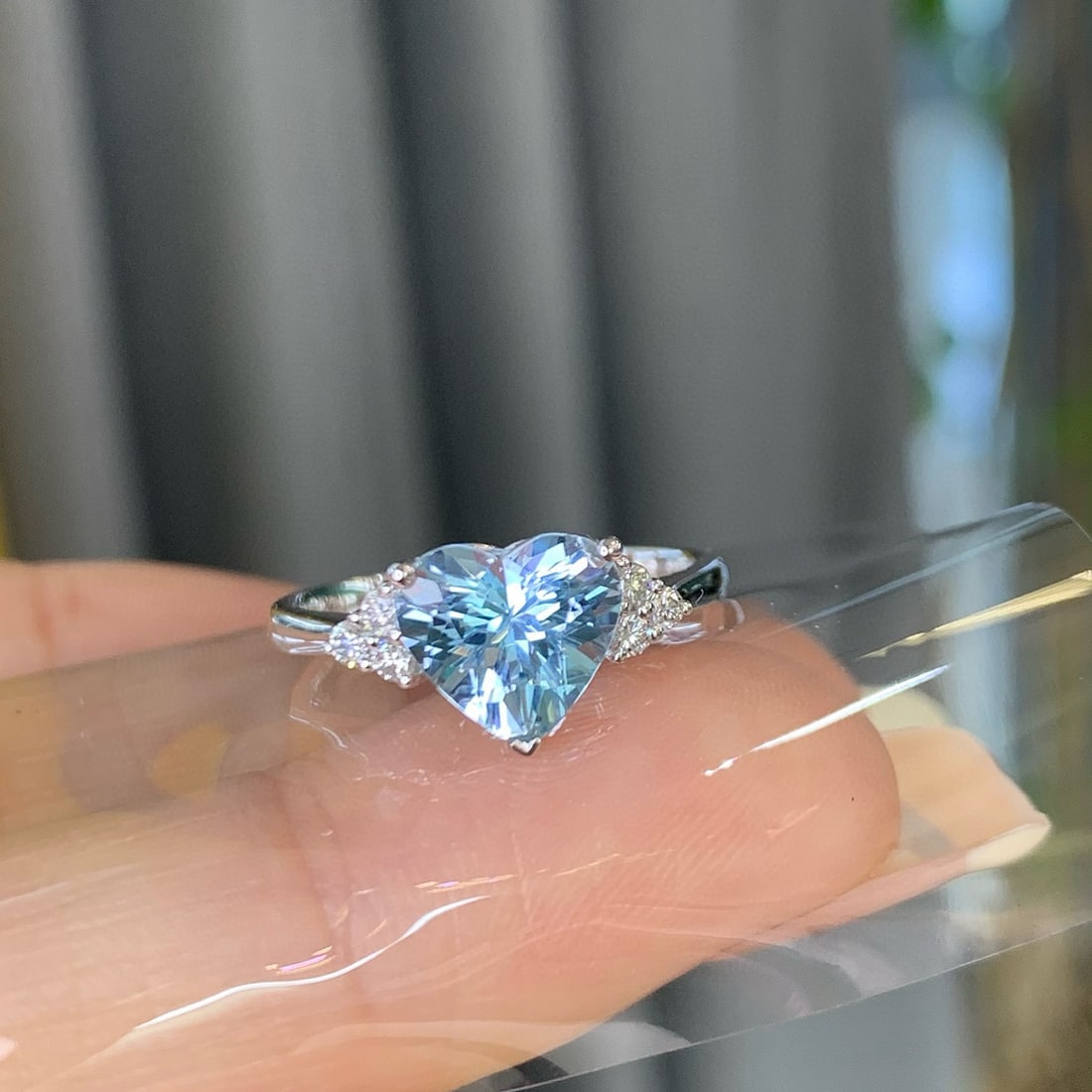 14k Gold 1.70 Ctw Natural Aquamarine & Diamond Ring: Ref:230996107 // gold content:14k gold // ring size:7. 25us // // main gemstone:aquamarine // shape:heart // carat weight:1. 58ct // color:santa maria color // treatment:natural // // adjacent