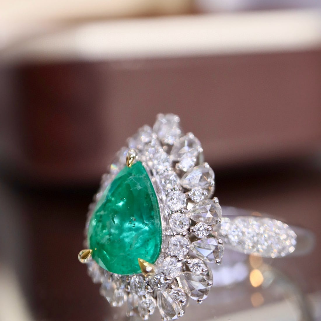 14k Gold 3.14 Ctw Natural Emerald & Diamond Ring: Ref:230996111 // gold content:14k gold // ring size:7. 25us // // main gemstone:emerald // shape:pear // carat weight:2. 15ct // color:green // treatment:natural // // adjacent gemstone 2 : diamond //