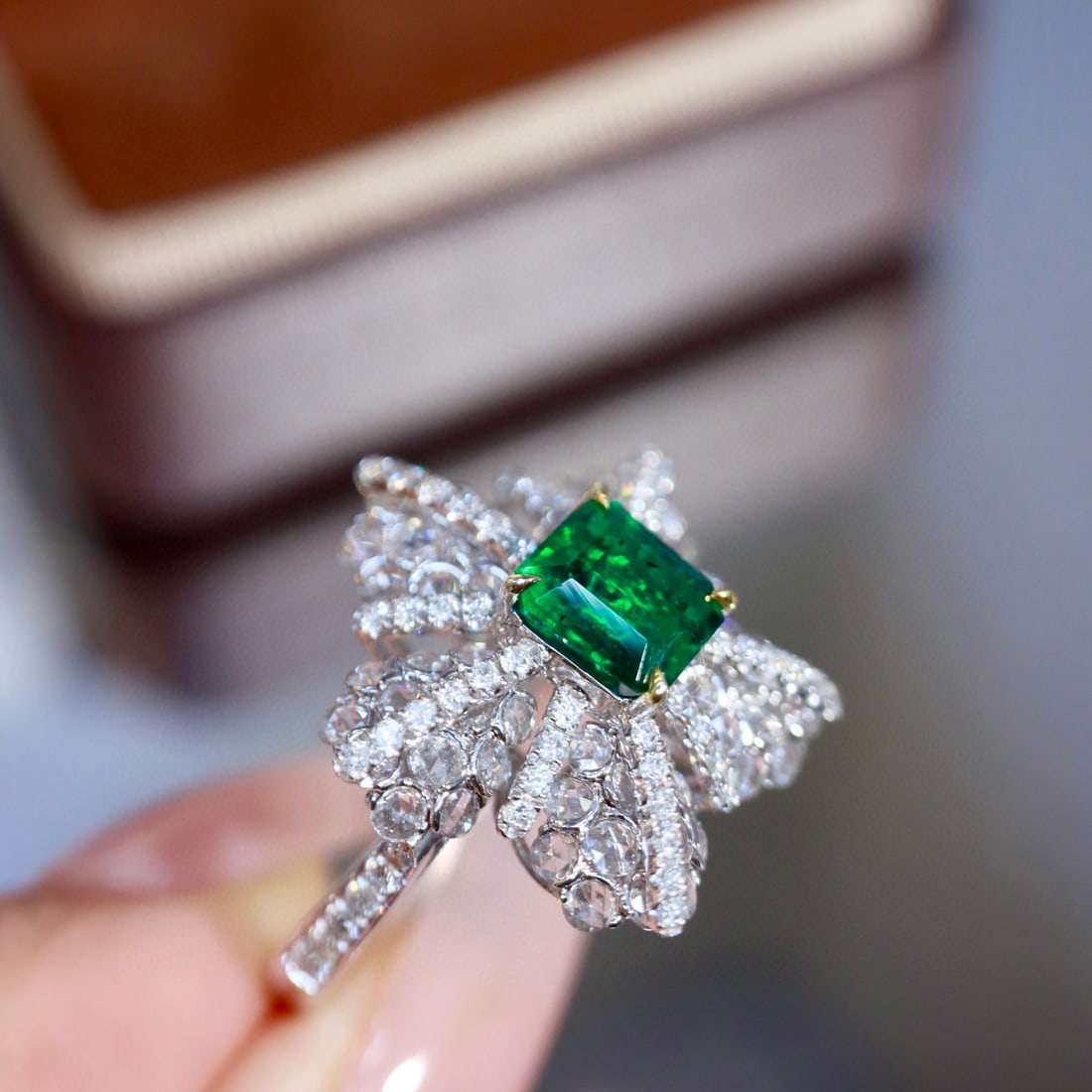 14k Gold 2.48 Ctw Vivid Green Natural Emerald & Diamond Ring - 3
