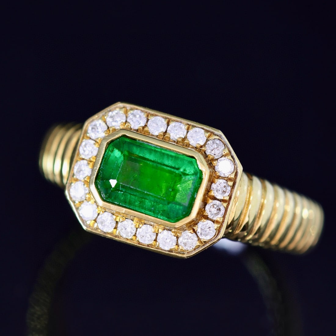 14k Gold 1.03 Ctw Vivid Green Natural Emerald & Diamond Ring: Ref:230996114 // gold content:14k gold // ring size:7. 25us // // main gemstone:emerald // shape:octagonal // carat weight:0. 83ct // color:vivid green // treatment:natural // // adjacent gemstone 2
