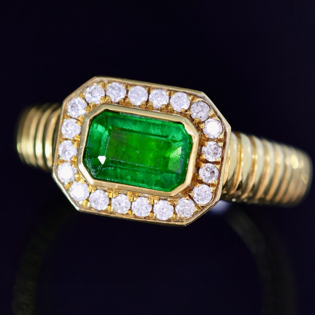 14k Gold 1.03 Ctw Vivid Green Natural Emerald & Diamond Ring - 3